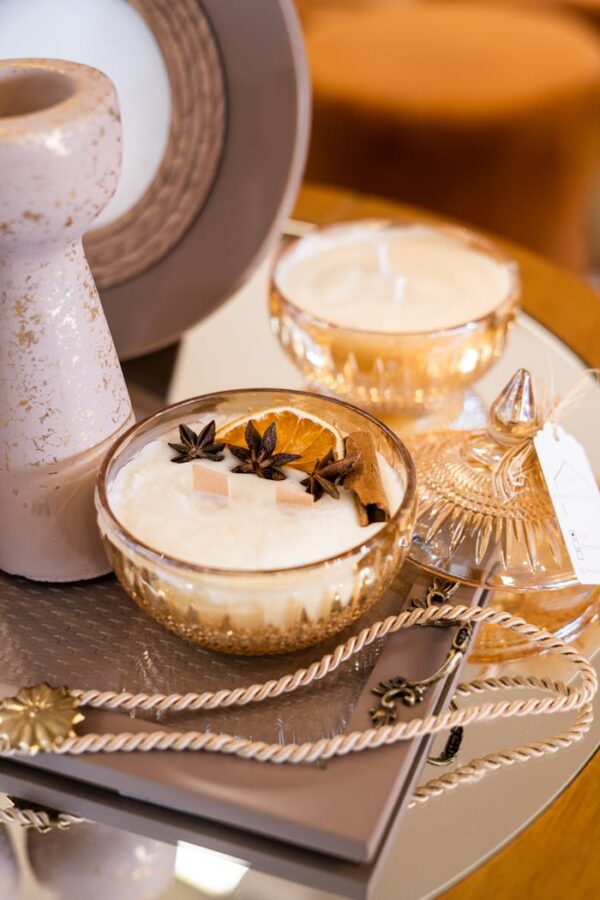 Elegant decor featuring glass candles with spices and orange slices, perfect for a cozy ambiance.